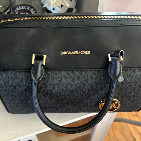 Michael Kors logo handbag - Picture 1 of 5